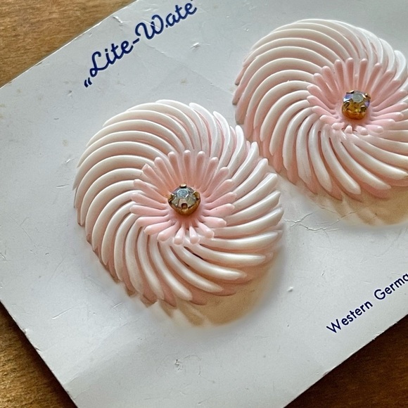 VINTAGE Earrings - Picture 2 of 5